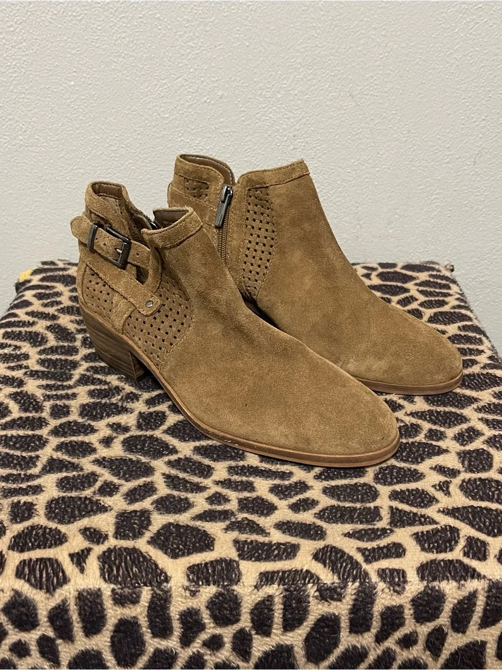 Vince Camuto Pamma Low Heel Ankle Booties Suede Brown Straps Womens 9